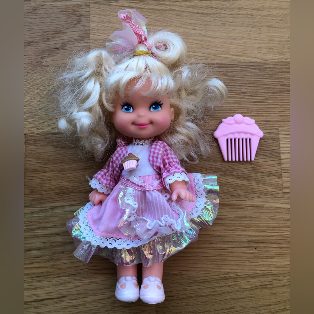 Vintage Mattel Cherry Merry Muffin Doll 1988 with original comb!